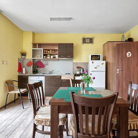 Апартамент ~ Waves ~ 1bd Flat By The Sea