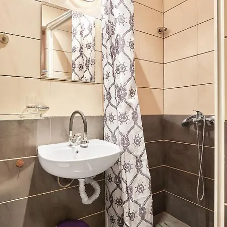 ~ Waves ~ 1bd Flat By The Sea Равда