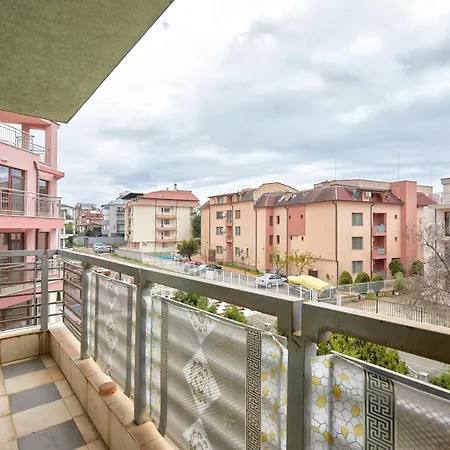 Apartment ~ Waves ~ 1bd Flat By The Sea
