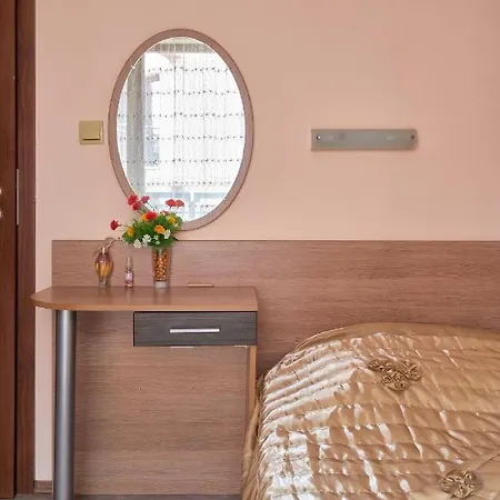 Apartment ~ Waves ~ 1bd Flat By The Sea